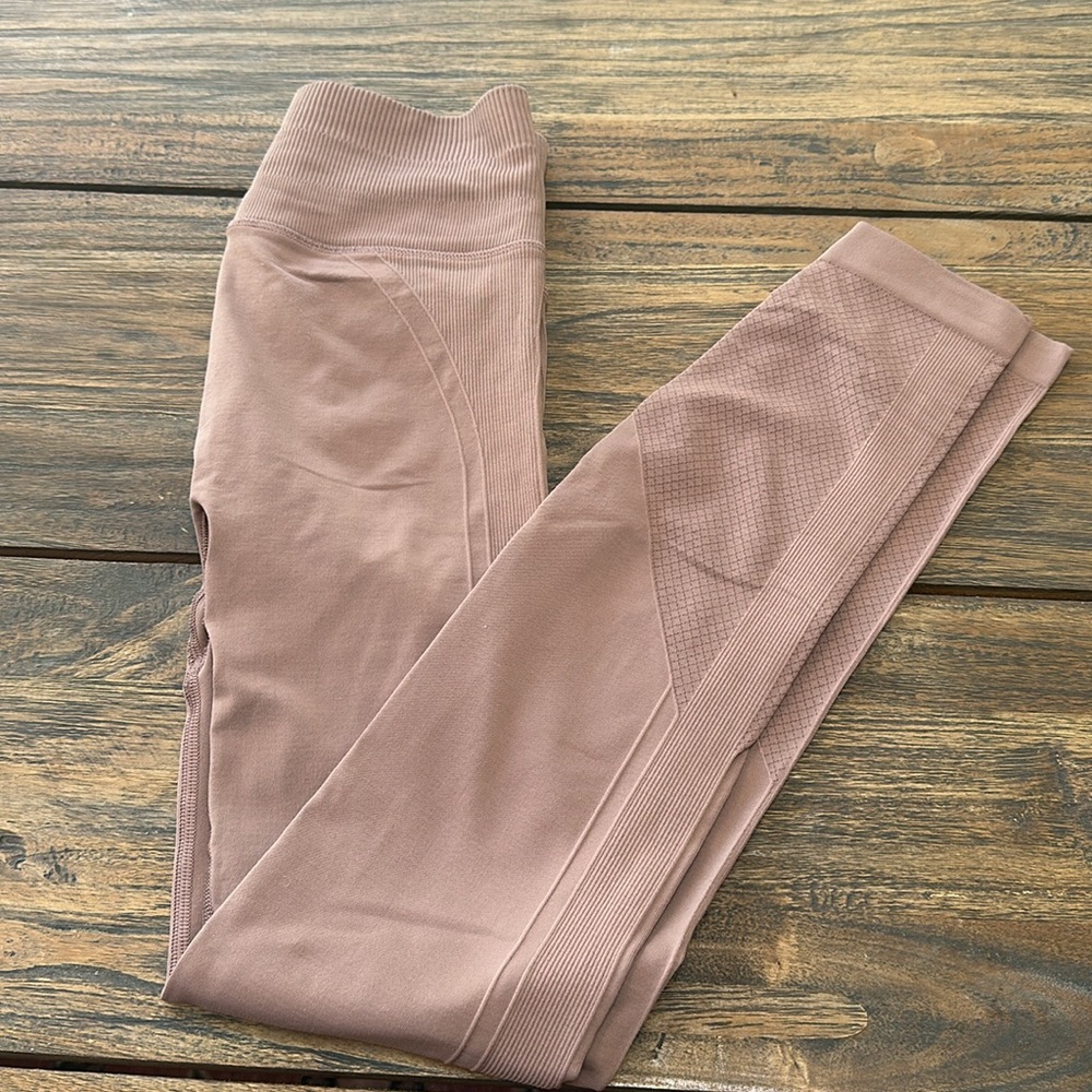 Lululemon- Mauve Color Leggings